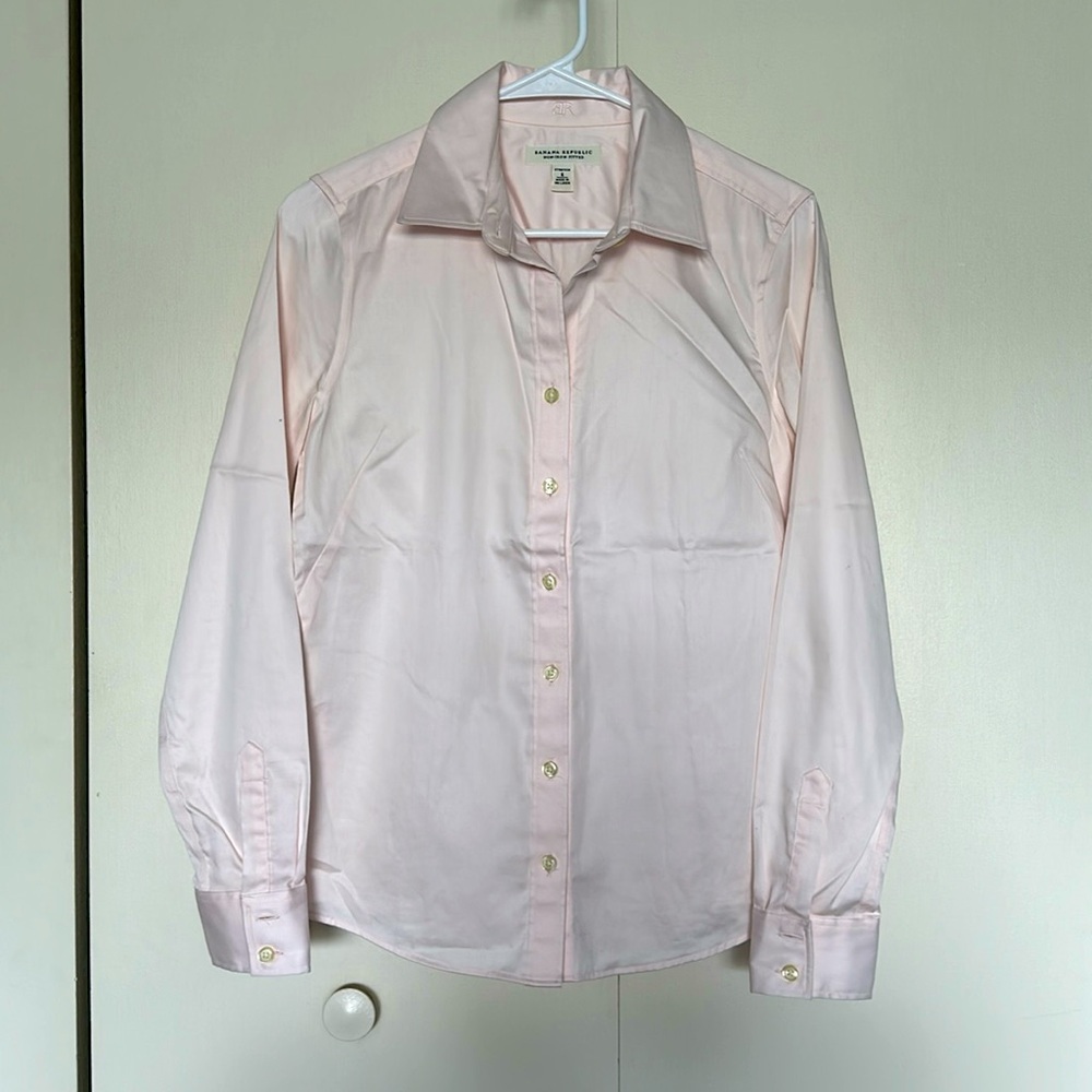 Women’s Banana Republic Long Sleeve Button Down Light Pink